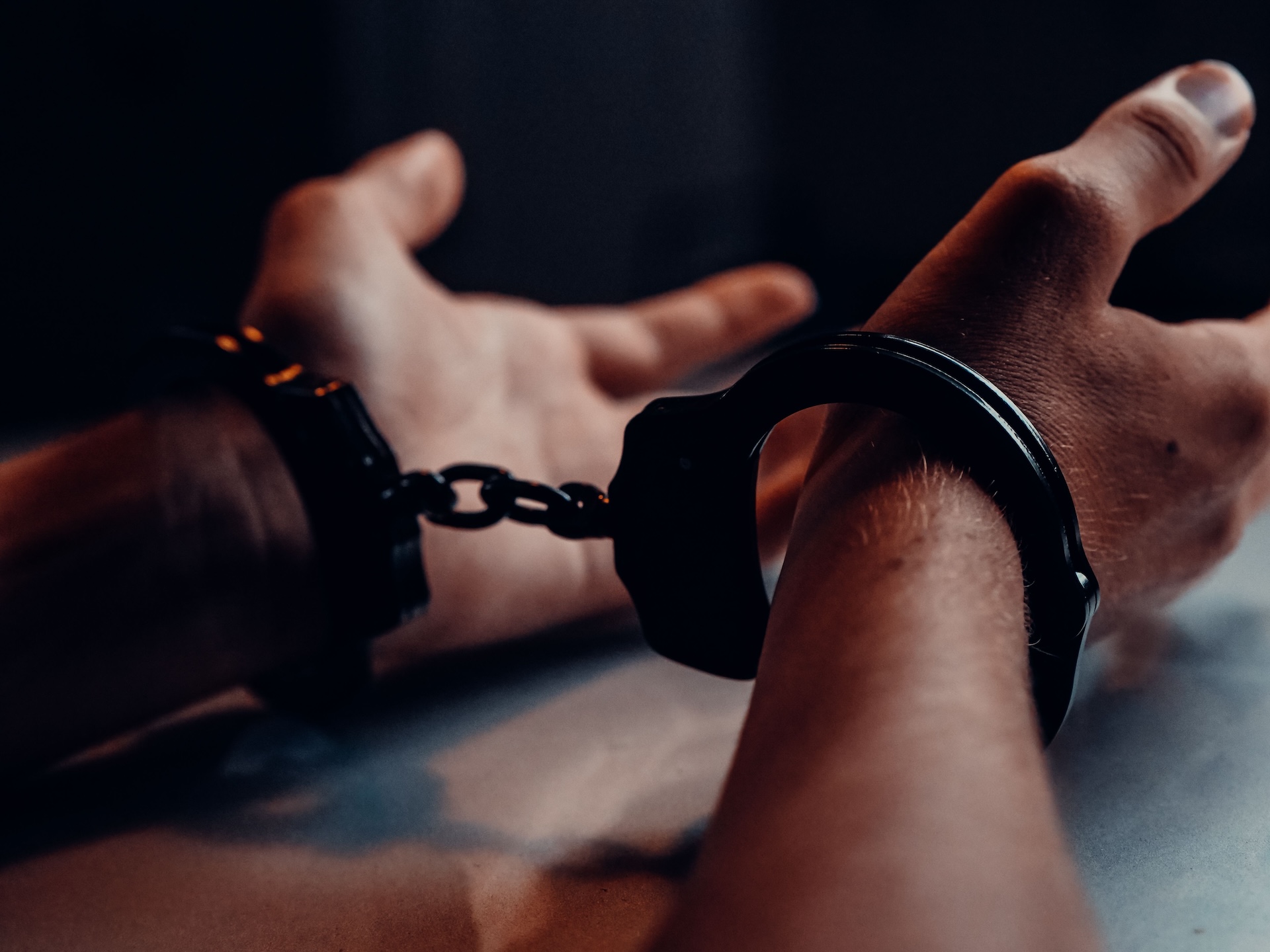 Accusation criminelle : quand la consommation mène à l'arrestation et à la détention - Couture Avocats